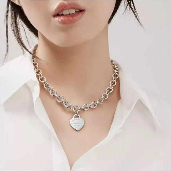 Tiffany & Co heart tag chain link necklace in silver - Picture 5 of 5